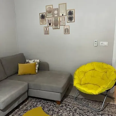 Modern Tasarimli Genis Terasli 1+1 Apartamento Antália